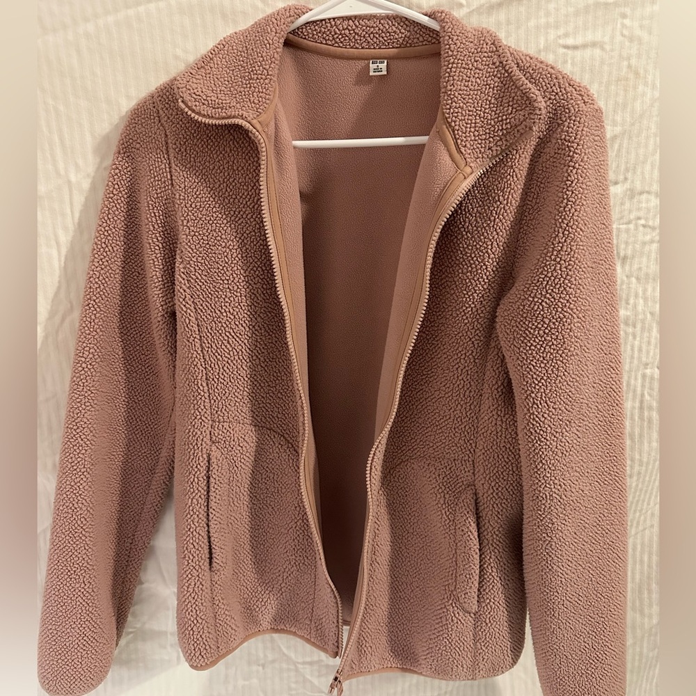 Uniqlo Sherpa Fleece Jacket in pink - Small